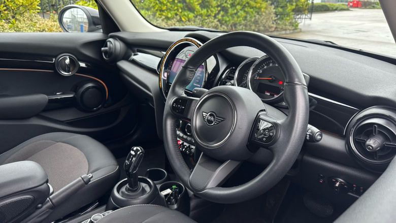 MINI Hatchback 1.5 Cooper Classic Premium Plus 5dr Auto Petrol Hatchback